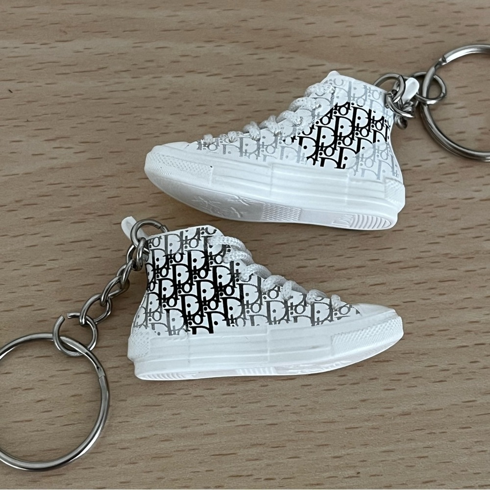 3D Mini White and Black Fashion Sneaker Keychain BNIB - Picture 6 of 14